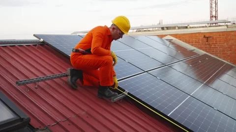 Technician installing solar panels on a building rooftop Video stock 343894580