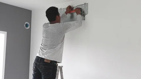 Technician measuring the level to install an air conditioner Stock-Footage 98451279