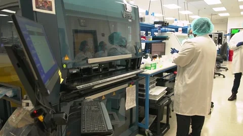 A technician operates a machine in a crime laboratory testing DNA samples 스톡 동영상 345299218