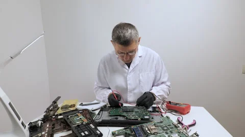 Technician repairing computer motherboard using multimeter Video stock 335126764
