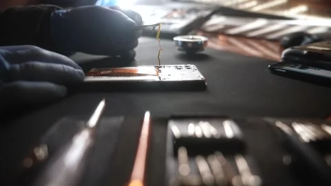 Technician Repairing Smartphone Microchips with Precision Tools Vídeo Stock 329582795