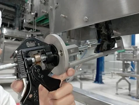 A technician is replacing a broken plastic conveyor with a new one Foto stock
