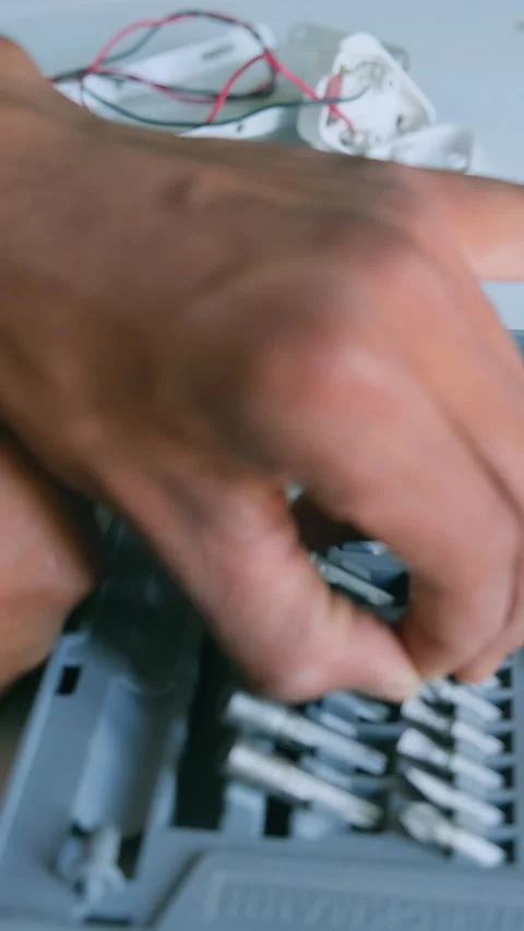 Technician selecting a screwdriver bit from a professional tool kit 库存影片 332998372