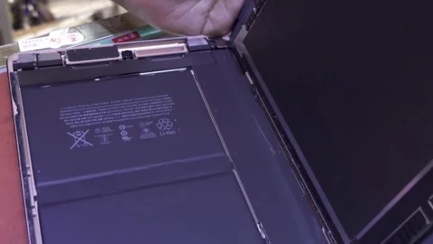 Technician showing inside an Ipad,4K Video stock 315098694
