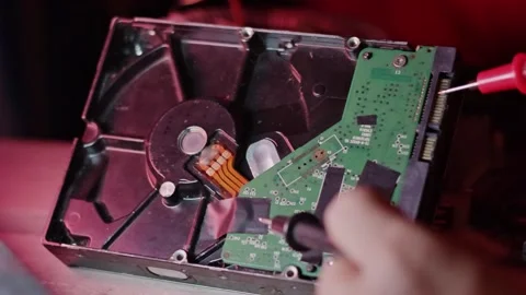 Technician Testing Hard Drive Circuit Board with Multimeter Probes in Red L.. Vídeo Stock 335145070