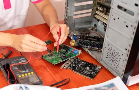 The technician use multi meter checking the computer parts. Foto stock