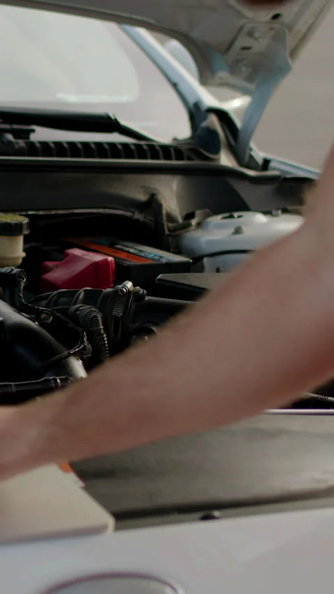 Technician using diagnostic computer to identify engine problems, with laptop 스톡 동영상 320394203