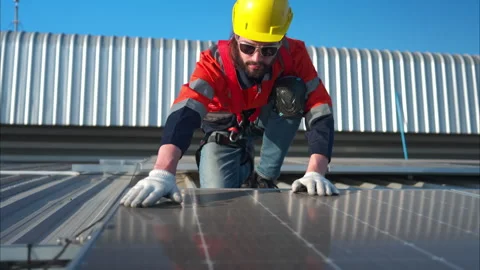 Technician working on the solar panel on the warehouse Video stock 260161192