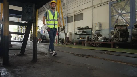 The technician working in the train garage 스톡 동영상 236992189