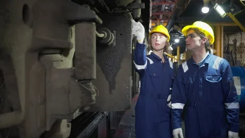 The technician working in the train garage 스톡 동영상 236994097