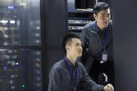  Technicians doing maintenance in computer room Beijing China Copyright: x... Foto stock