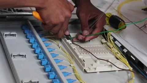 Technicians install fiber optic cables Vídeos de archivo 342909681