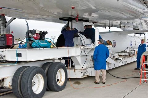 Technicians secure Northrop Grumman s Pegasus XL rocket, containing NASA s... 스톡 사진