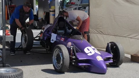 Technicians working on racing opened wheel car. 스톡 동영상 157784416