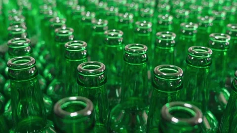 Technological line for bottling of beer in brewery. Empty brown bottles in a Vidéo 151813453