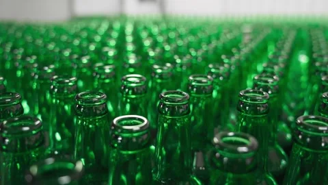 Technological line for bottling of beer in brewery. Empty brown bottles in a Vidéo 151813513