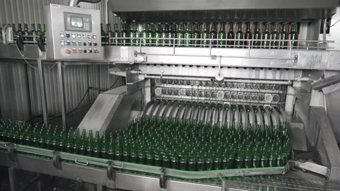 The technological process of washing bottles in the washing machine. Automated Vidéo 151813848