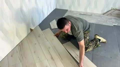 Technology and process of laying laminate in the house Vidéo 249312046