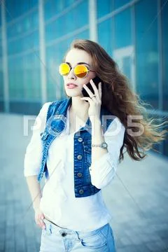 Technology internet and happy people concept - beautifull succesfull woman in Stock Photos