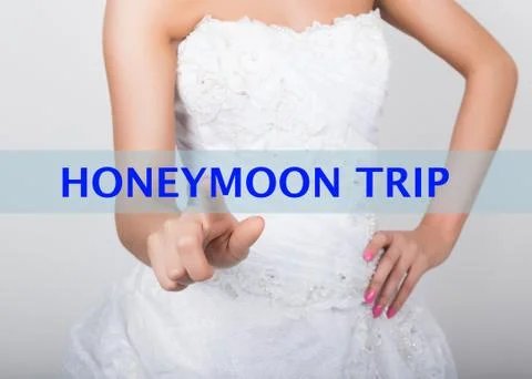 Technology, internet and networking concept. Beautiful bride in fashion wedding Stockfoto's