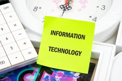 Technology Management word INFORMATION TECHNOLOGY written on a light green st Stockfoto's