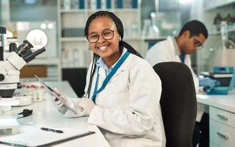 Technology is my lab assistant. Portrait of a young scientist using a digital Stock-Fotos