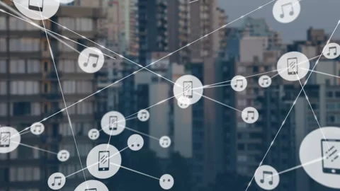 Technology network floating above urban skyline, linking smartphone nodes with Vídeos de archivo 307436556