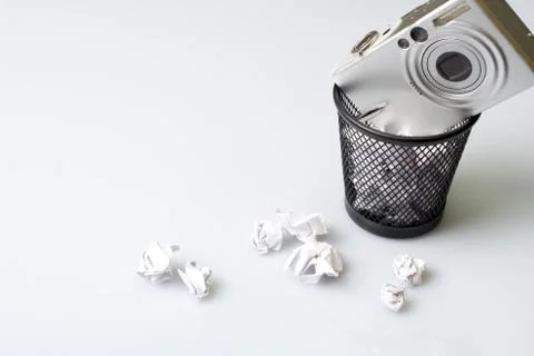Technology recycling with digital camera in trash Stock-Fotos
