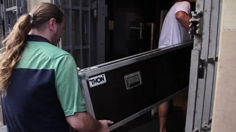 Tecnicians loading equipments into a store Видео 47176572