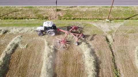 Tedder agricultural machine Vídeos de archivo 153864110