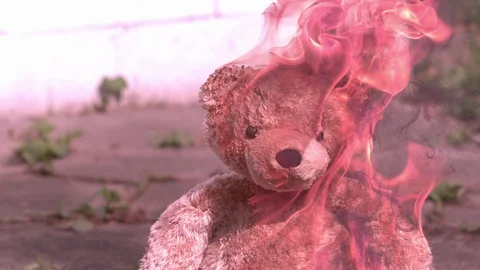 Teddy bear on fire with large flames slow motion 스톡 동영상 92221557