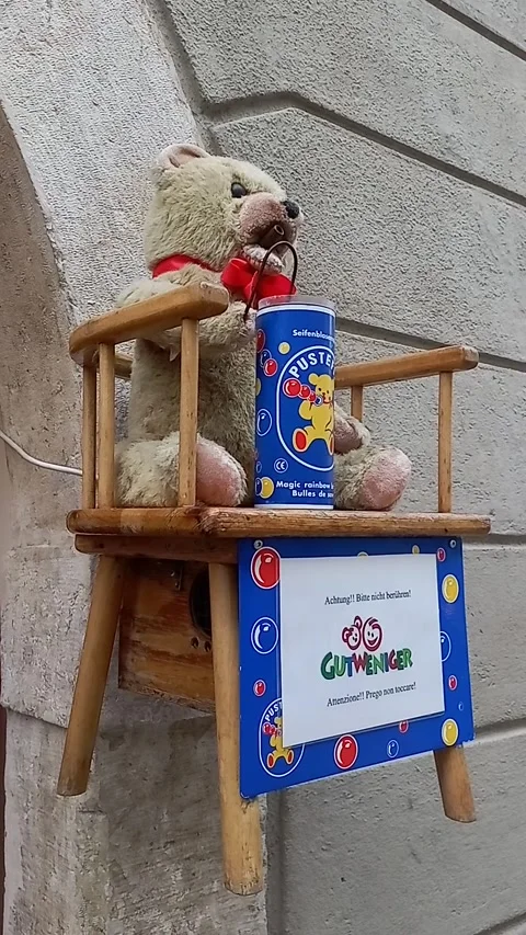 Teddy bear plush and the soap bubbles Video stock 287737233