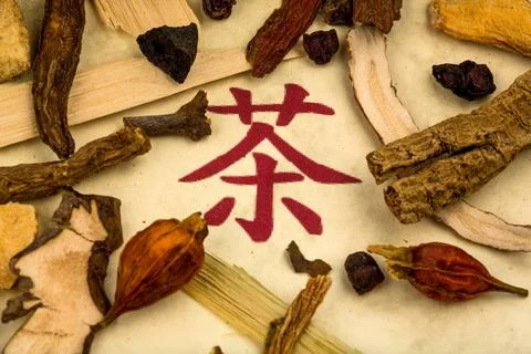  Tee für traditionelle chinesische Medizin Zutaten für einen Tee in der tr. Stock Photos