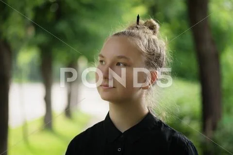 Teen girl outdoor portrait on autumn alley Stock Photos