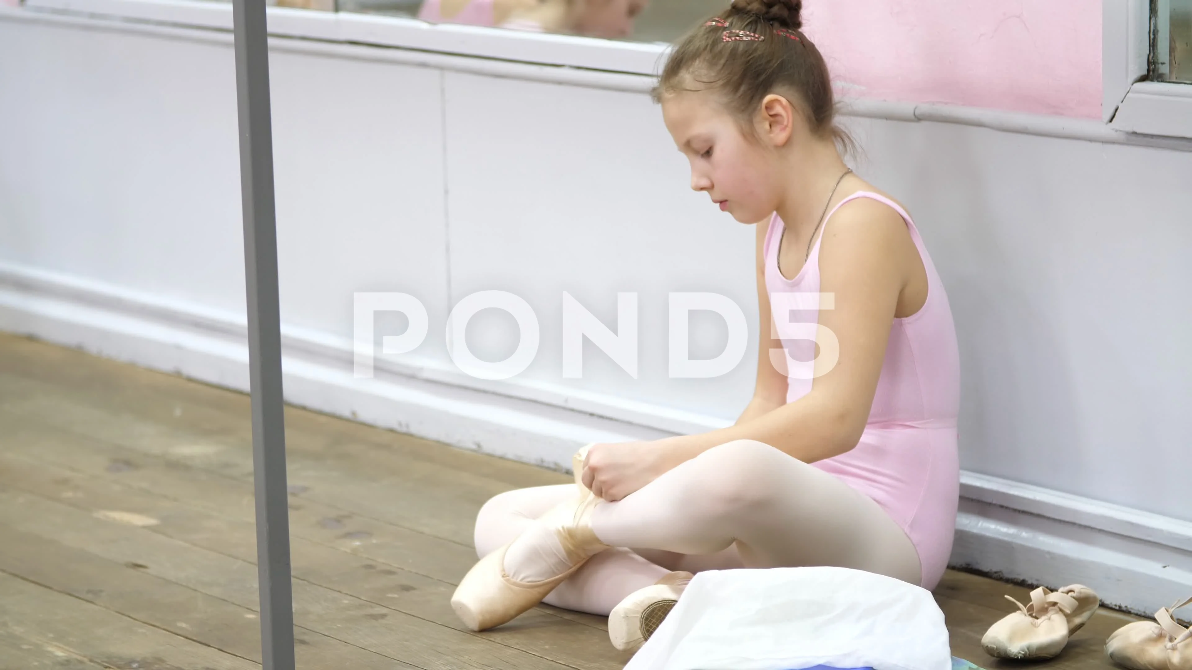 teen little girl in a pink leotard, prep, Stock Video