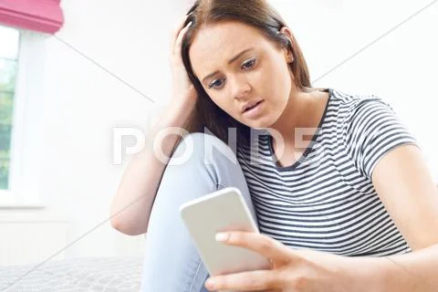 Teenage Girl Victim Of Bullying By Text Message Stock Photos