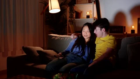 Teenager couple talking while watching tv Stock-Footage 270010992