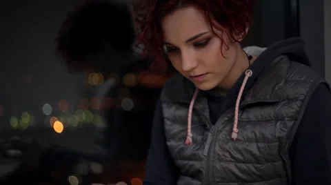 The Teenager Playing on a Tablet Vidéo 60648073