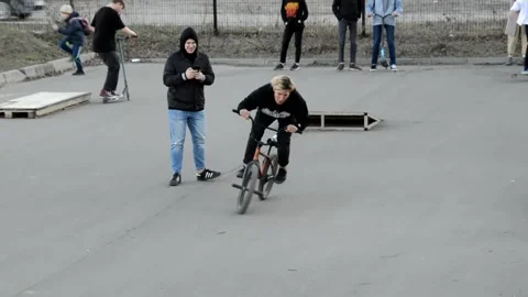 Teens on BMX bikes performs a tricks Stock Footage 131130070