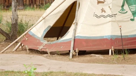 Teepee tilt up 1 Vídeos de archivo 72994392