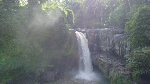 Tegenungan waterfall in Bali 動画素材 75210144