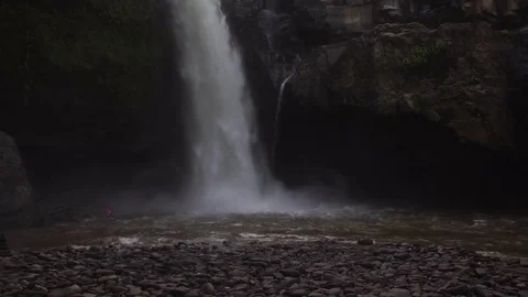 Tegenungan waterfall in Bali 動画素材 75593207