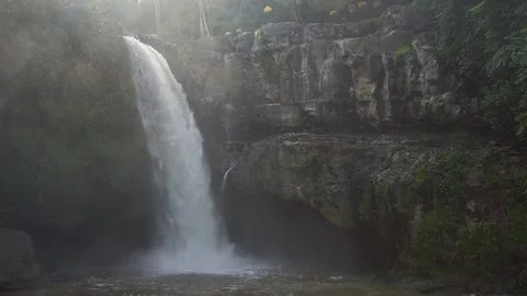 Tegenungan waterfall in Bali 動画素材 75593262