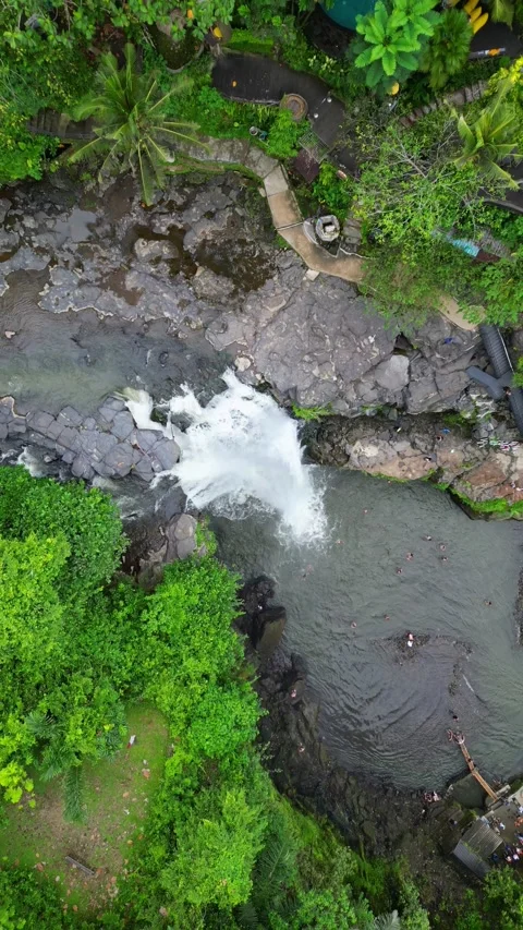 Tegenungan waterfall vertical drone going up 스톡 동영상 240003330