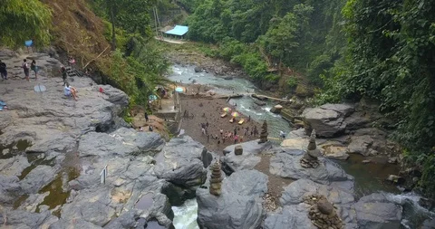 Tegunungan waterfall Video stock 96033682