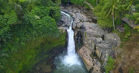 Tegunungan waterfall Video stock 96033807