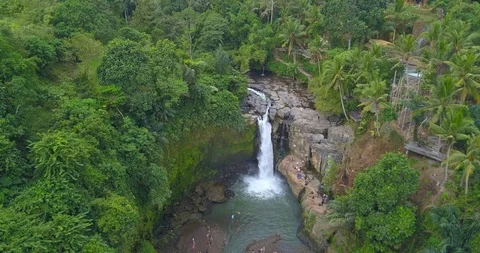 Tegunungan waterfall Video stock 96037475