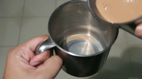 Teh tarik slow mo 3 4K Stock Footage 138905468