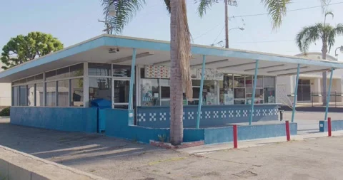 TEHACHAPI, CA - 2023 - Exterior of a fast food outdoor burger takeaway Stock Footage 264612034