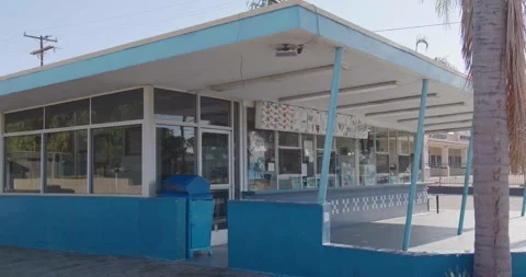 TEHACHAPI, CA - 2023 - Pan exterior of a fast food outdoor burger takeaway Stock Footage 264609032